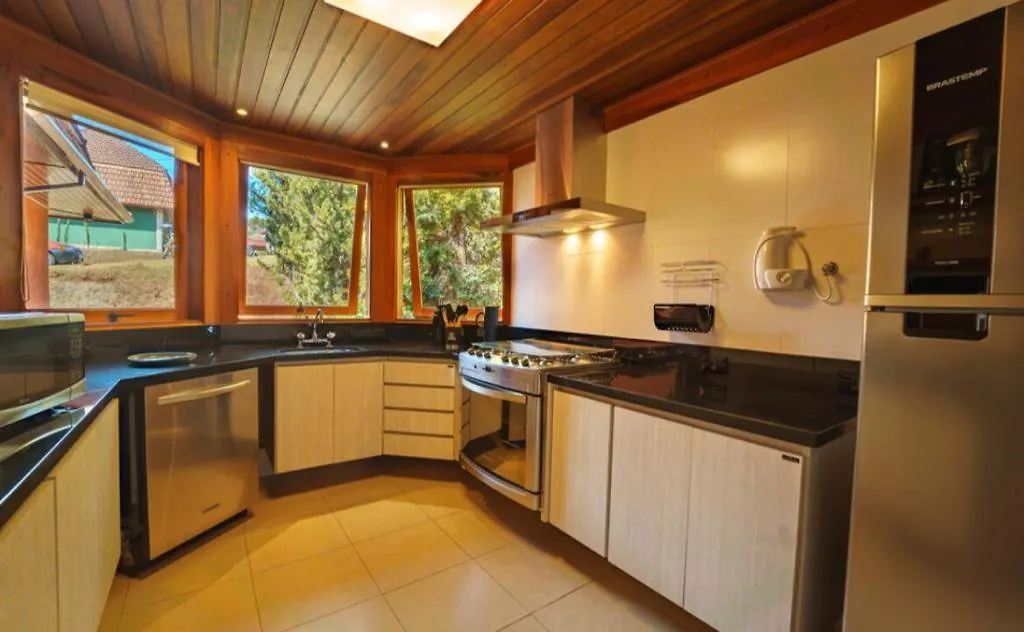 Holiday home Casa Deliciosa Com Jacuzzi Em Condominio Em Campos Do Jordao